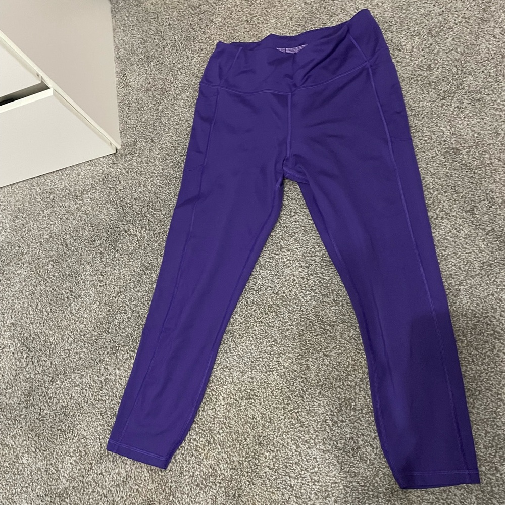 LN L Victoria's Secret Brilliant Purple Essential Pocket On Point Short Leggings